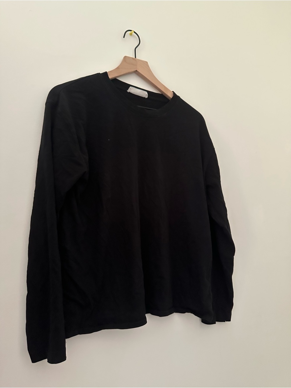 Men's Black Crewneck Long-Sleeve Shirt